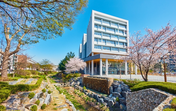 Cơ Sở Vật Chất tại Đại học Khoa học và Công nghệ Quốc gia Seoul