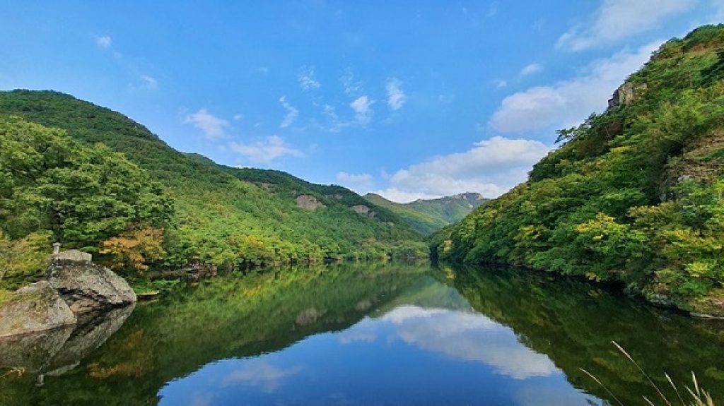 Hồ Jusanji - địa điểm du lịch ở Gyeongsangbuk hấp dẫn 