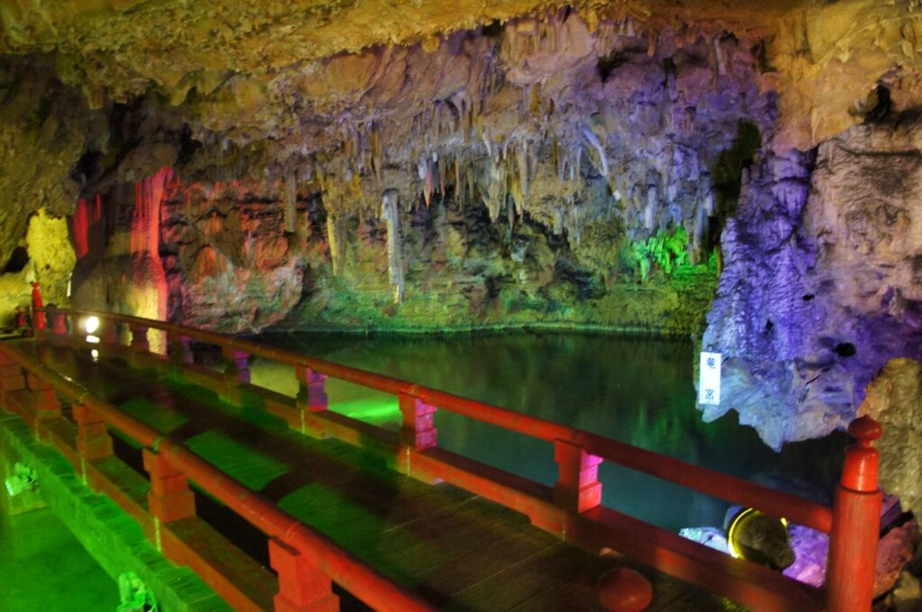 Hang động Makido là hang động đá vôi tự nhiên
