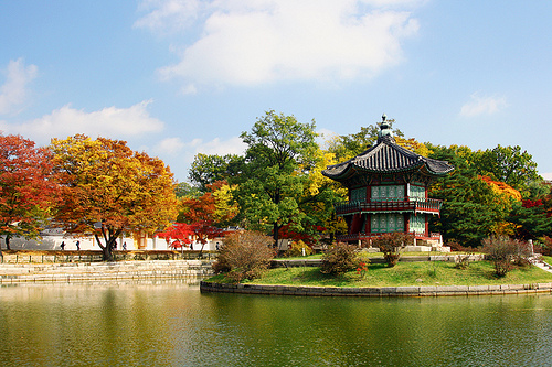 Một số địa điểm tuyệt vời khi tới Hàn Quốc vào mùa thu là núi Namsan ở Seoul, đảo Nami ở Chuncheon