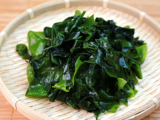 Rong biển cũng thường được dùng để chế biến các món ăn từ korean banchan