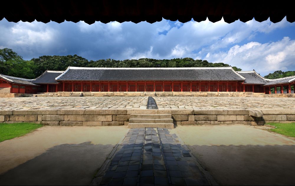 Đền Jongmyo đã lưu giữ các tấm bia phả hệ của hoàng tộc triều đại Joseon