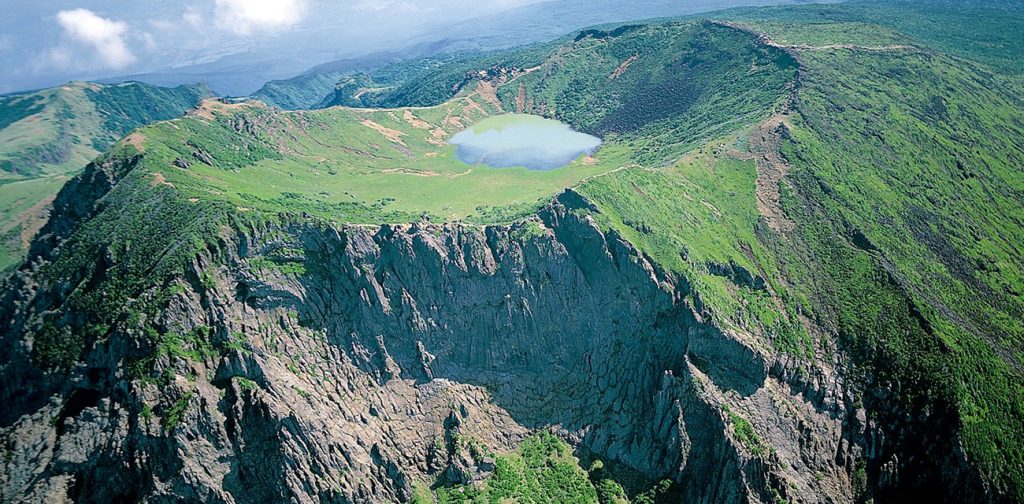 Đảo núi lửa Jeju và Hệ thống ống dung nham (제주 화산섬과 용암 동굴)