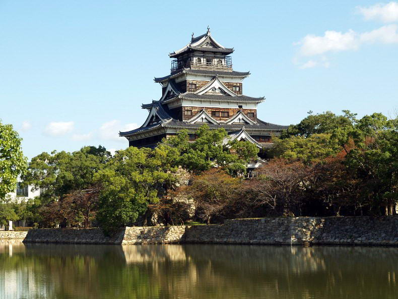 Lâu đài Hiroshima lần đầu được xây dựng vào những năm 1590