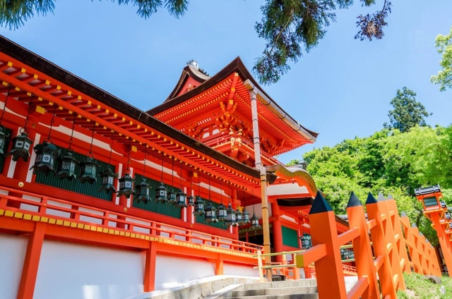 Đền Kasuga là một trong những đền thờ đạo Shinto nổi tiếng nhật tại Nhật Bản