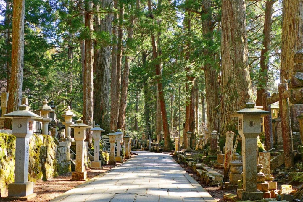 Núi Koya là trụ sở của “Chân ngôn tông” - 1 trong những phái trong Phật giáo của Nhật Bản