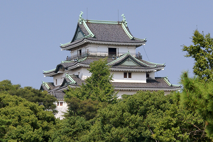 Lâu đài Wakayama tọa lạc trên dòng sông Kii, là địa điểm du lịch nổi tiếng của tỉnh Wakayama