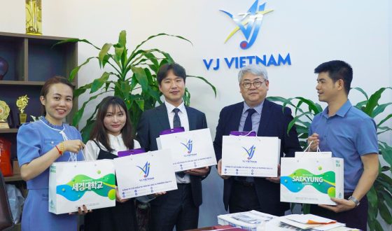 Đại diện của Trường Cao đẳng Saekyung thăm VJ Việt Nam