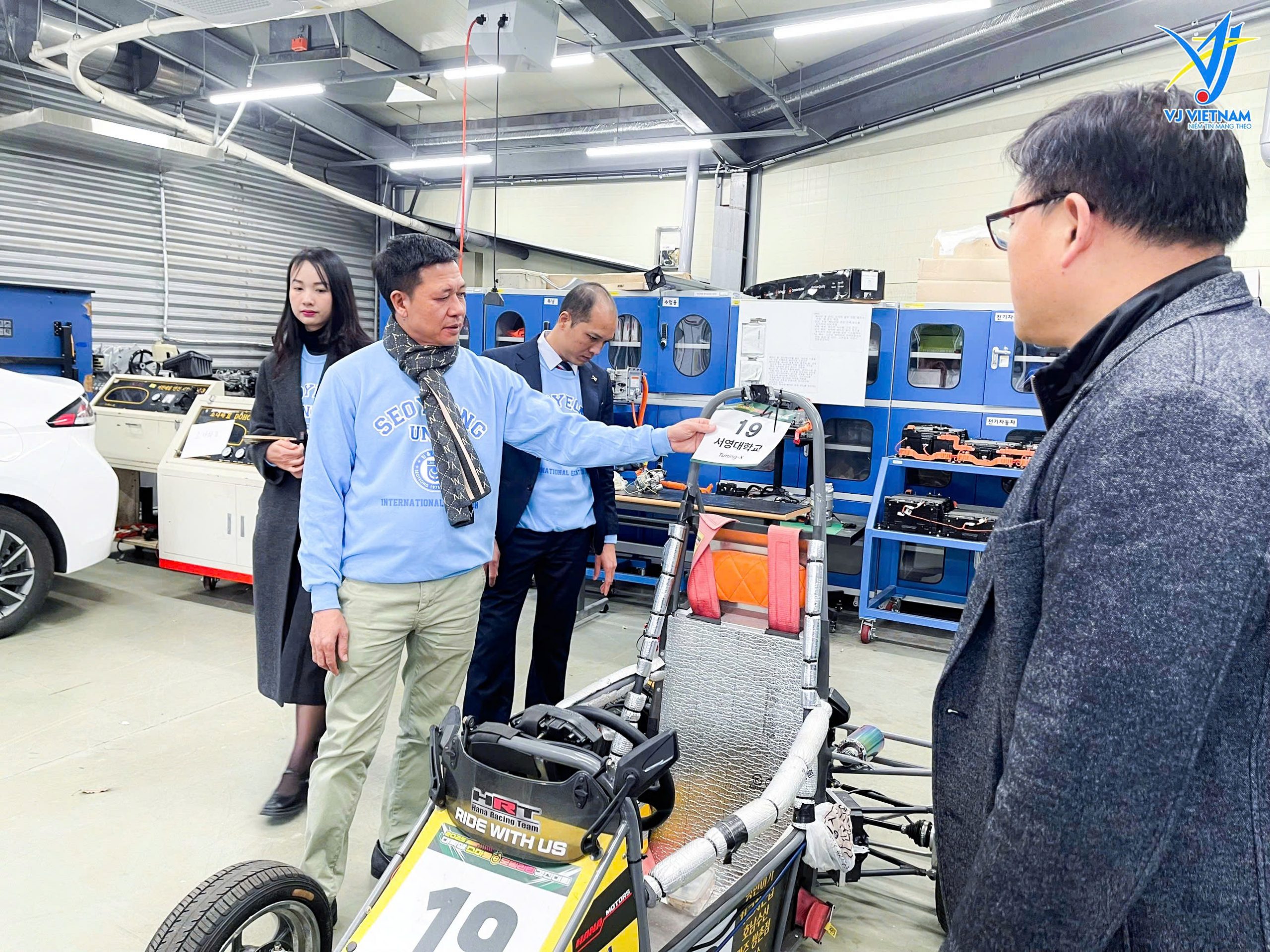 VJ trong chuyến công tác, làm việc trực tiếp tại trường Đại học Seoyeong