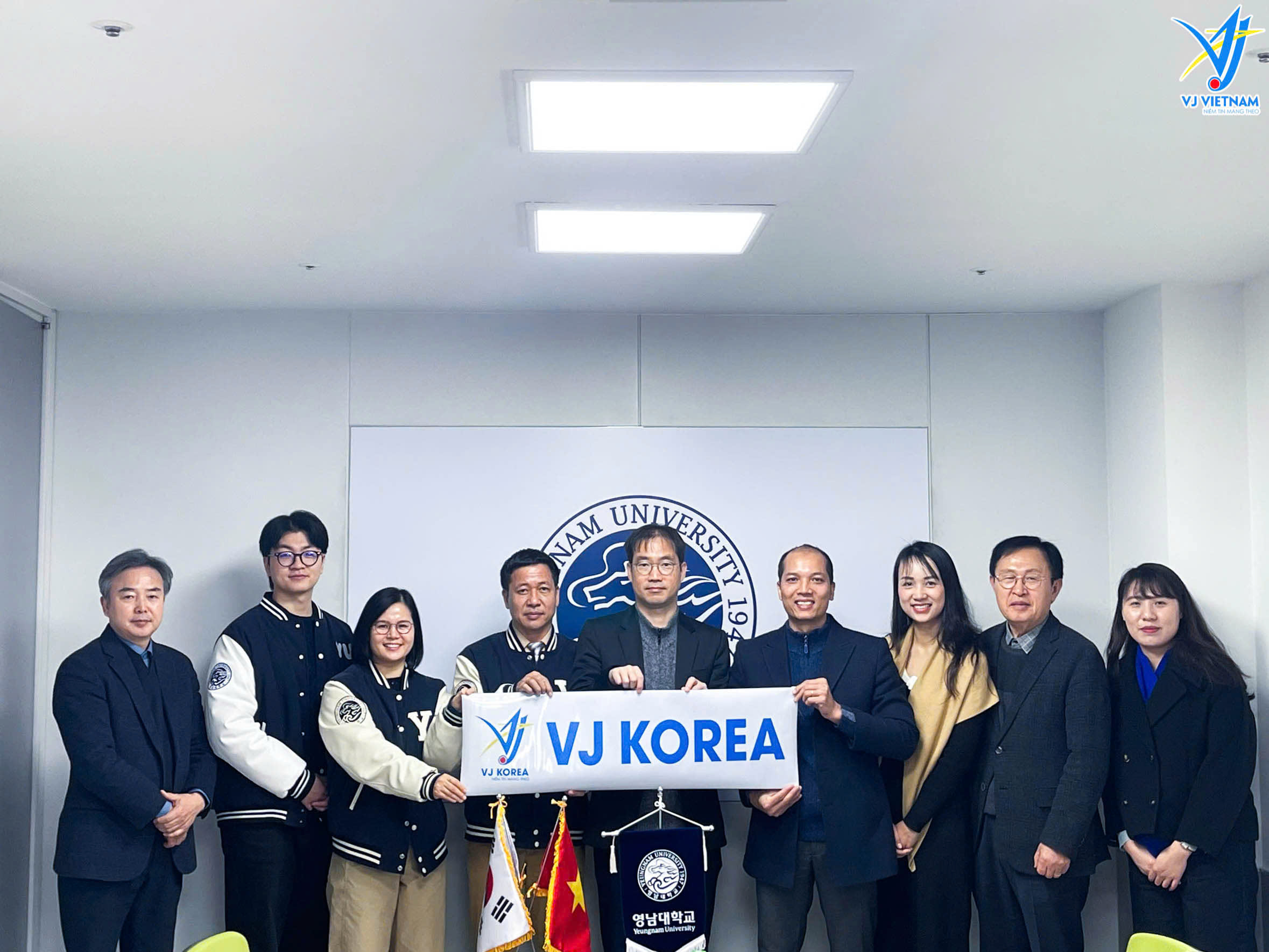 VJ trong chuyến công tác, làm việc tại Đại học Yeungnam