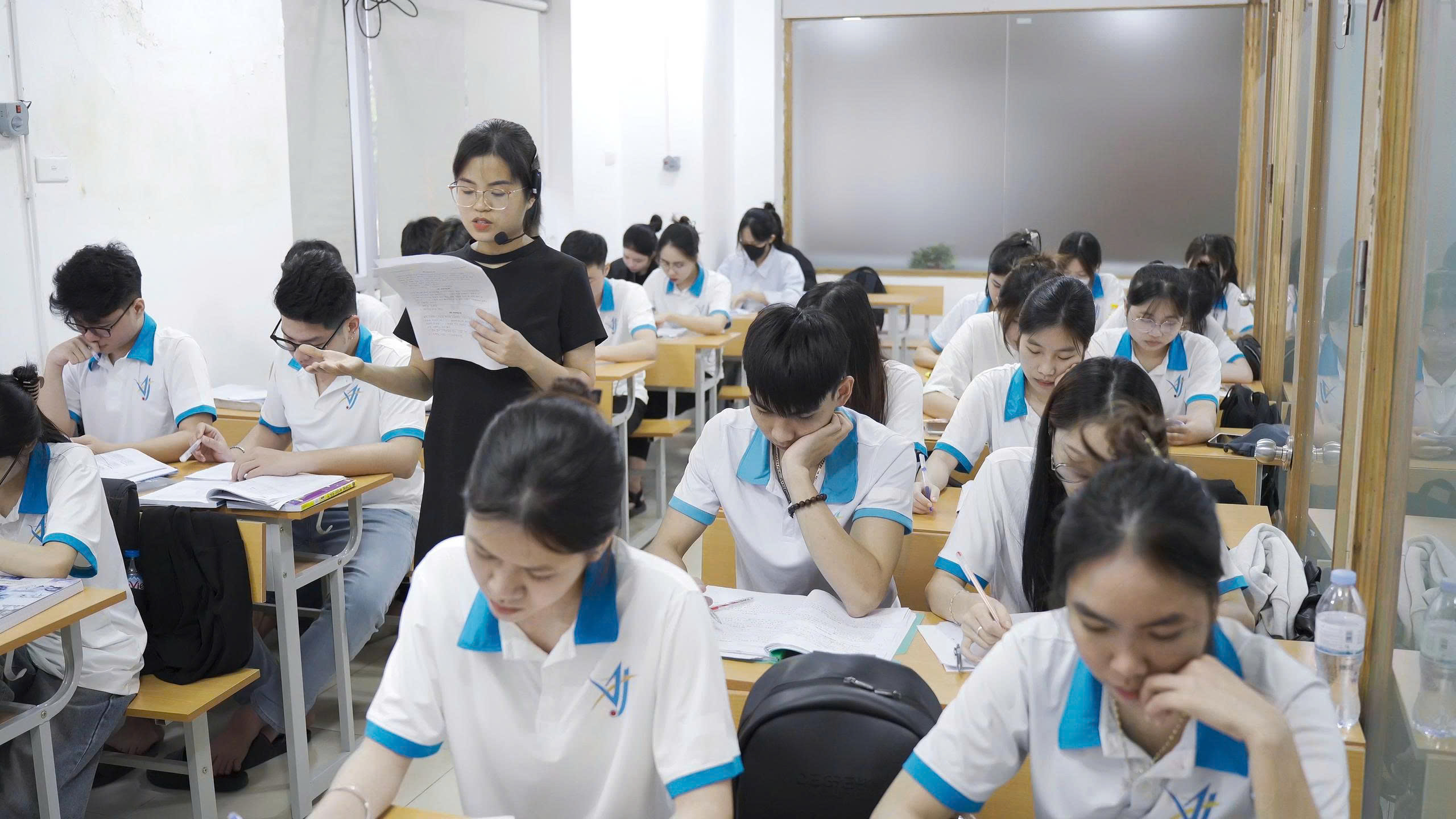 VJ Cập Nhật Lịch Thi TOPIK 2026 Mới Nhất - Thông Tin Chi Tiết Từ A-Z Cho Du Học Sinh Hàn Quốc 7 Giáo viên và học sinh VJ ôn thi TOPIK